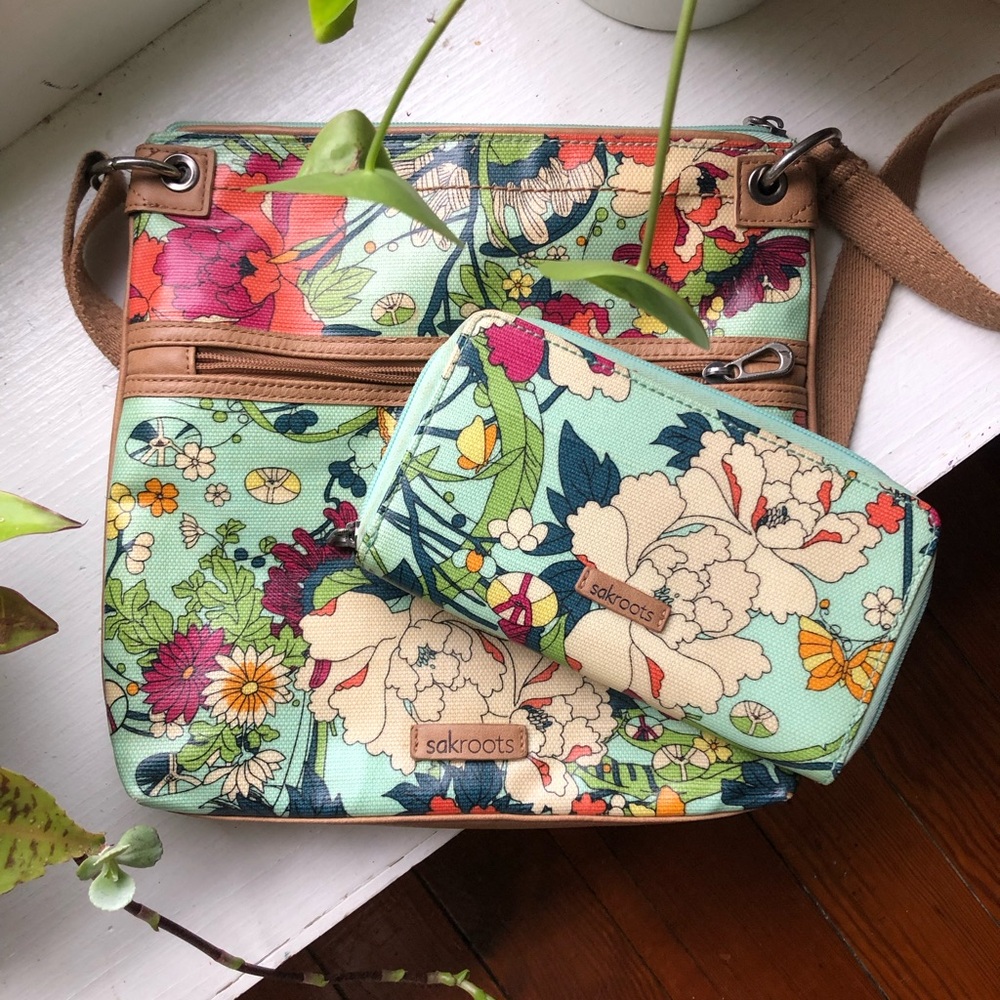 Sakroots Crossbody Bag Artist Circle Flower Power Seafoam Floral purse & wallet